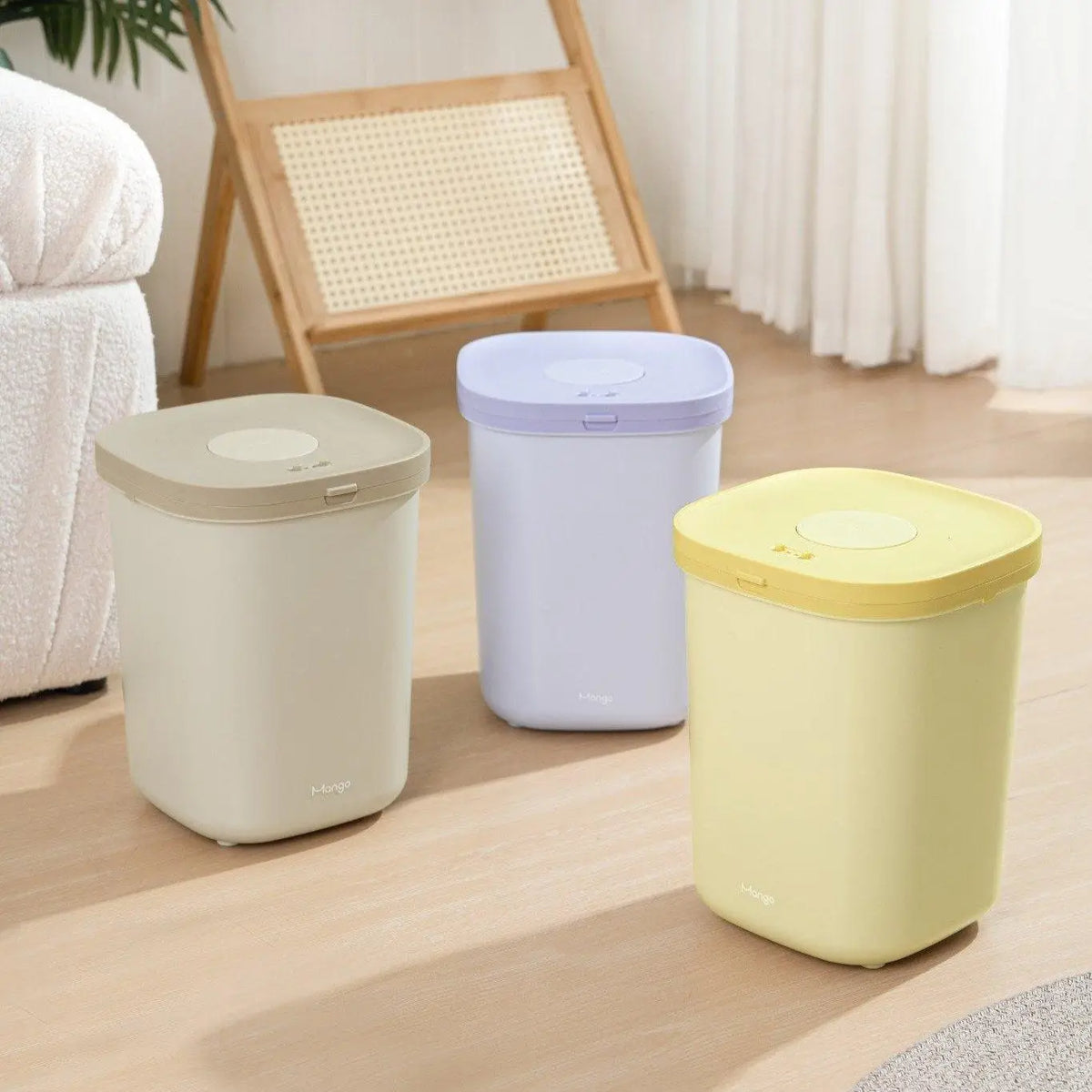 Airtight Pet Food Container Large Capacity Dog Cat Dry Food Storage Box Moisture-Proof Sealed Dispenser with Measuring Cup Pour Spout Portable Clear Plastic Bin for Puppy Kitten Pet Supplies