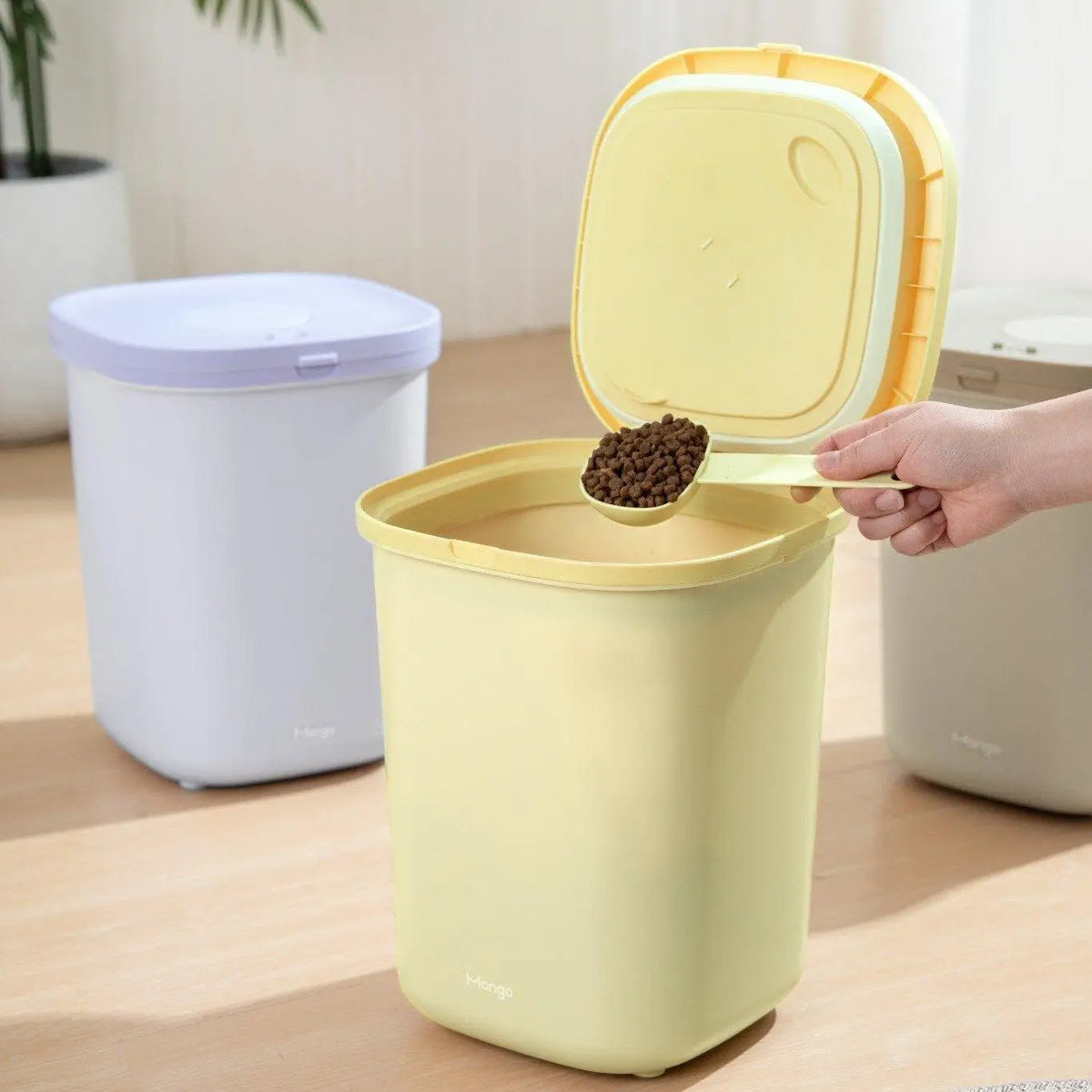Airtight Pet Food Container Large Capacity Dog Cat Dry Food Storage Box Moisture-Proof Sealed Dispenser with Measuring Cup Pour Spout Portable Clear Plastic Bin for Puppy Kitten Pet Supplies